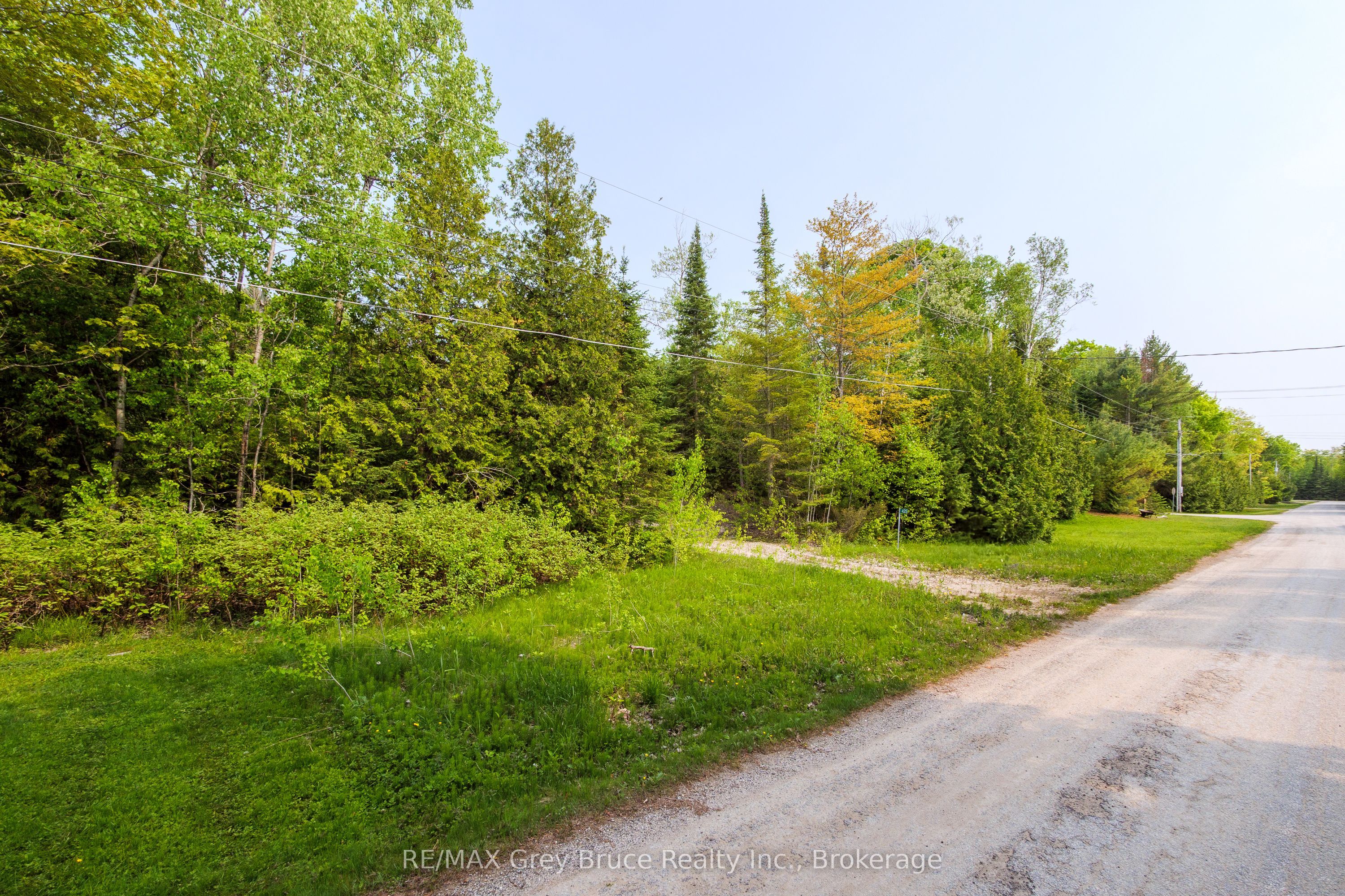 425 Dufferin Avenue Property Photo 12