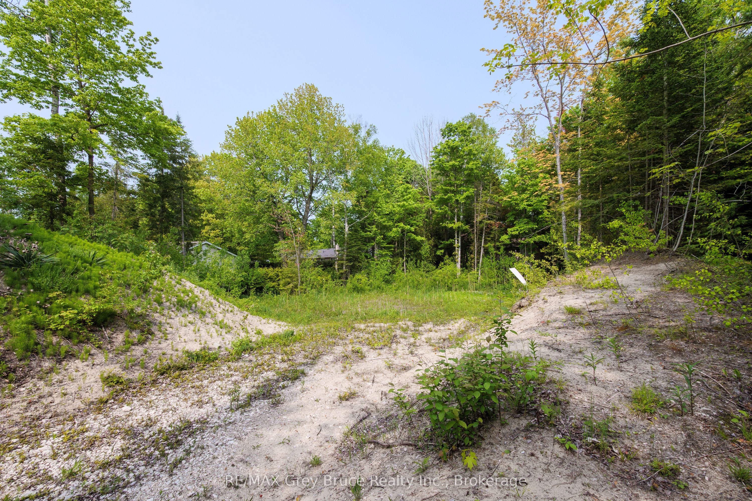 425 Dufferin Avenue Property Photo 15