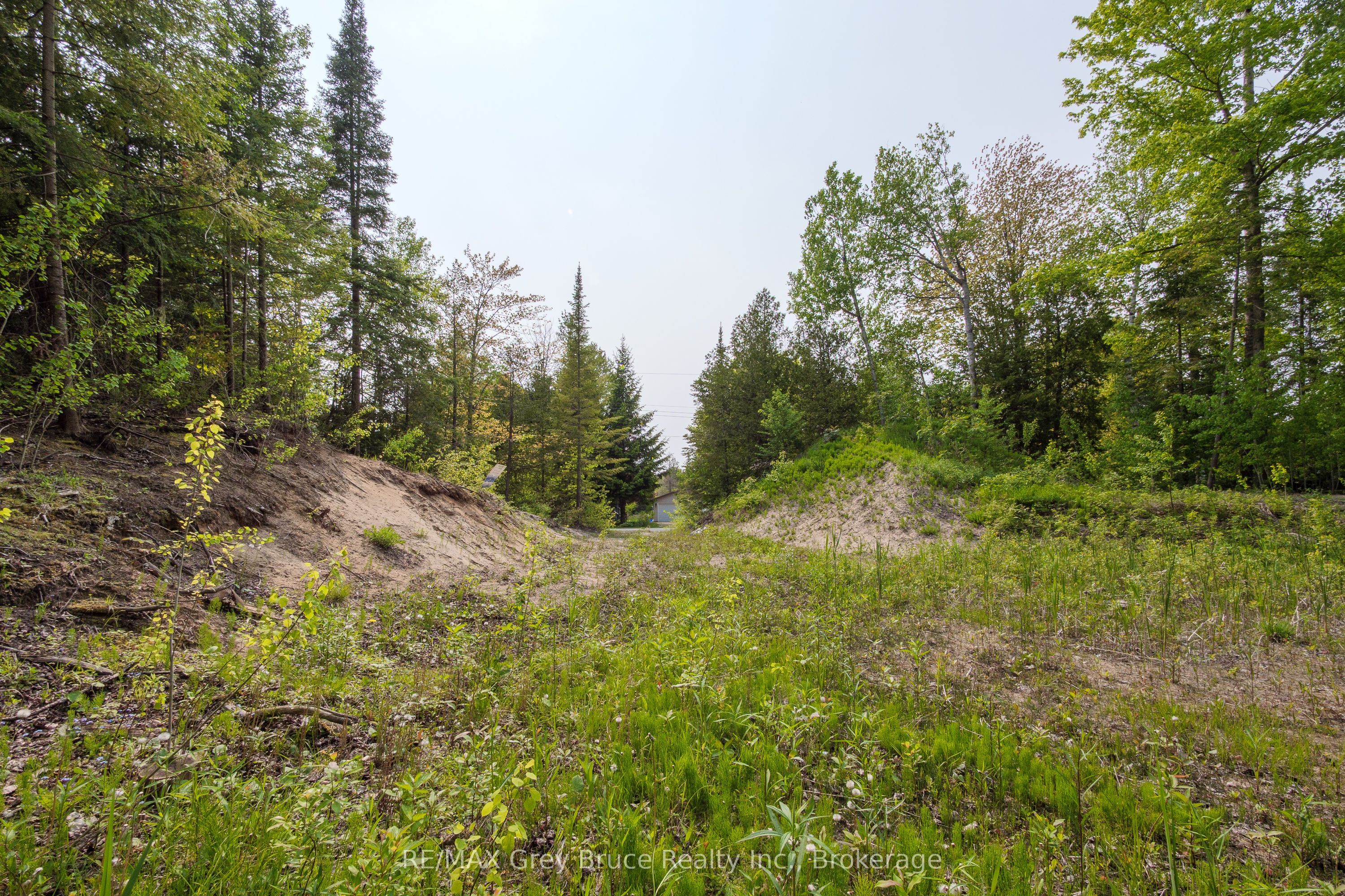 425 Dufferin Avenue Property Photo 20
