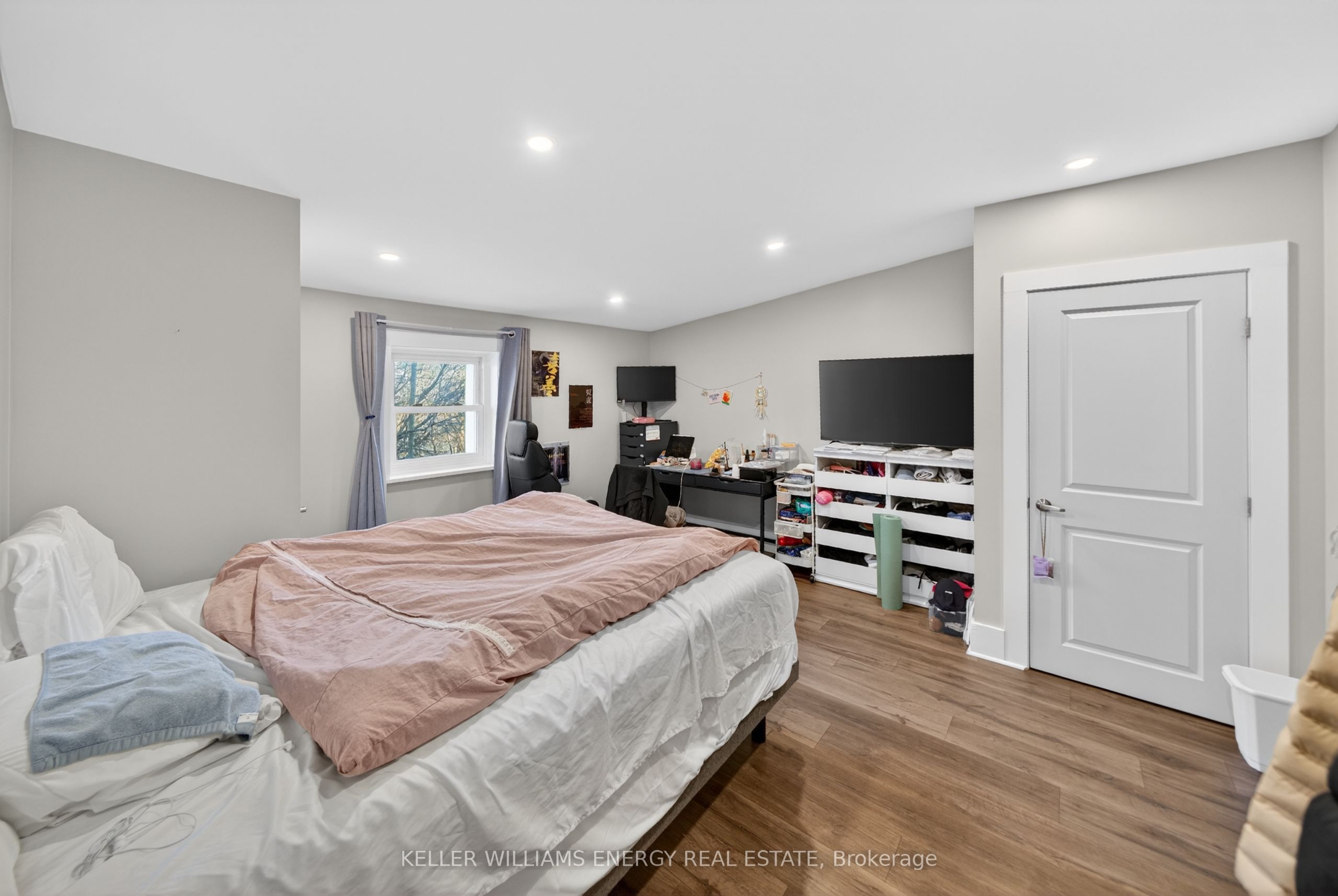 302 Picton Main Street Property Photo 31