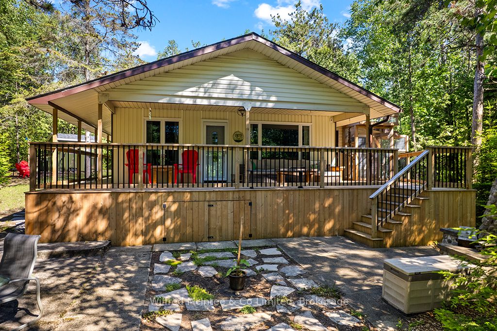 55 Thompson Avenue Property Photo 3