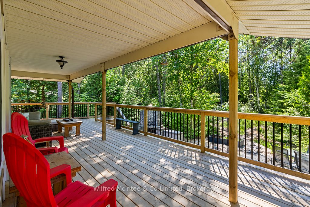 55 Thompson Avenue Property Photo 9