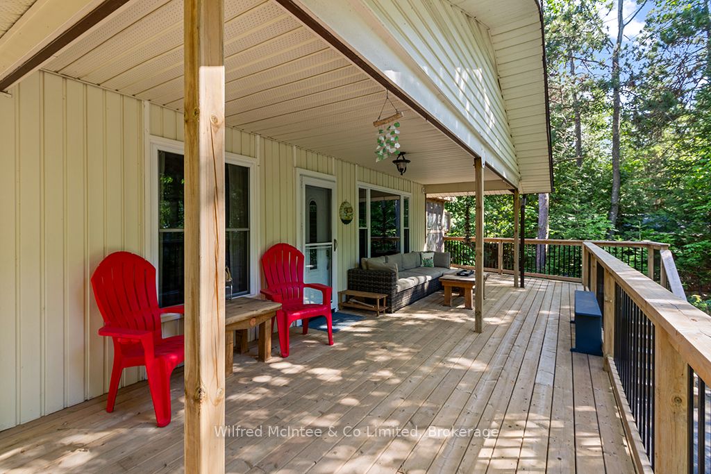 55 Thompson Avenue Property Photo 10