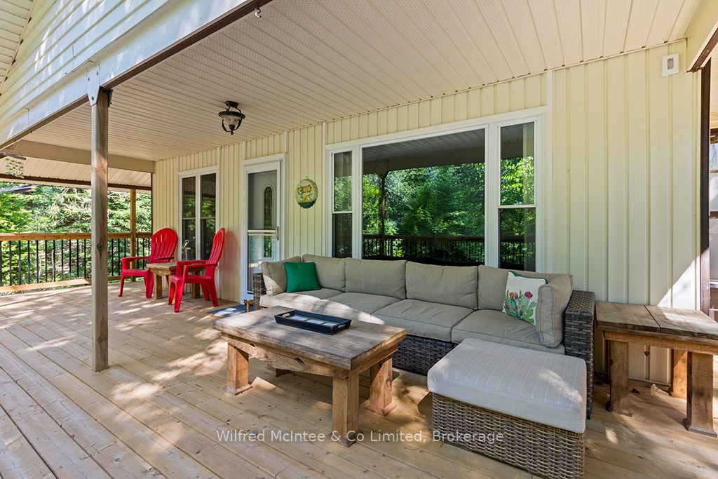 55 Thompson Avenue Property Photo 11