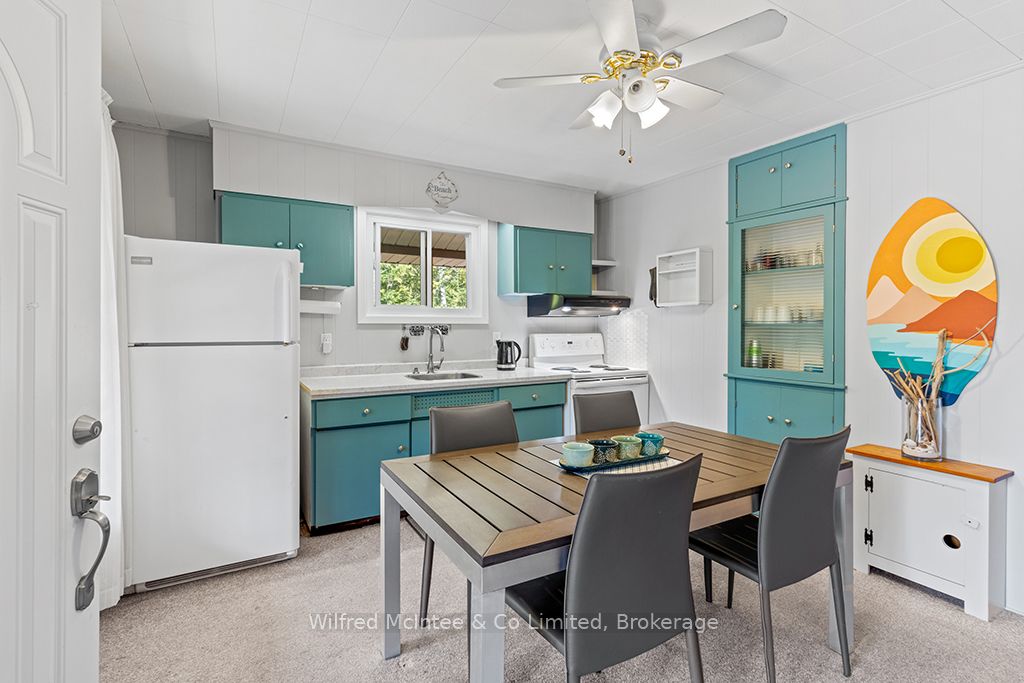 55 Thompson Avenue Property Photo 16
