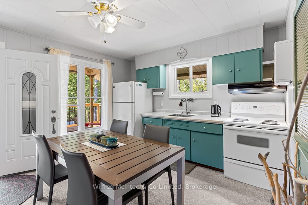 55 Thompson Avenue Property Photo 17