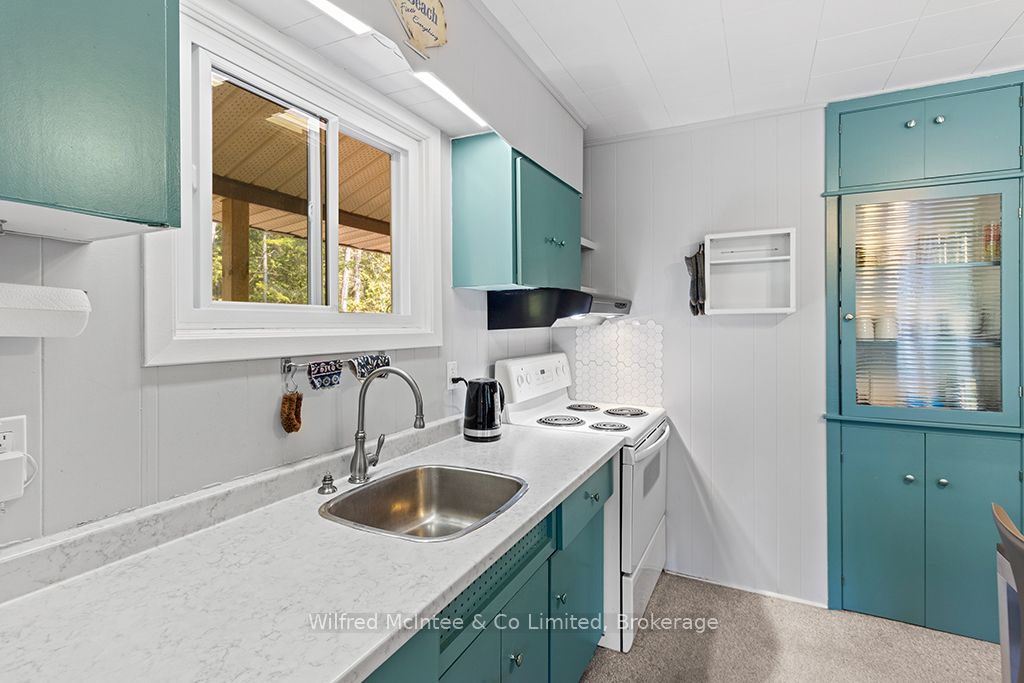 55 Thompson Avenue Property Photo 18