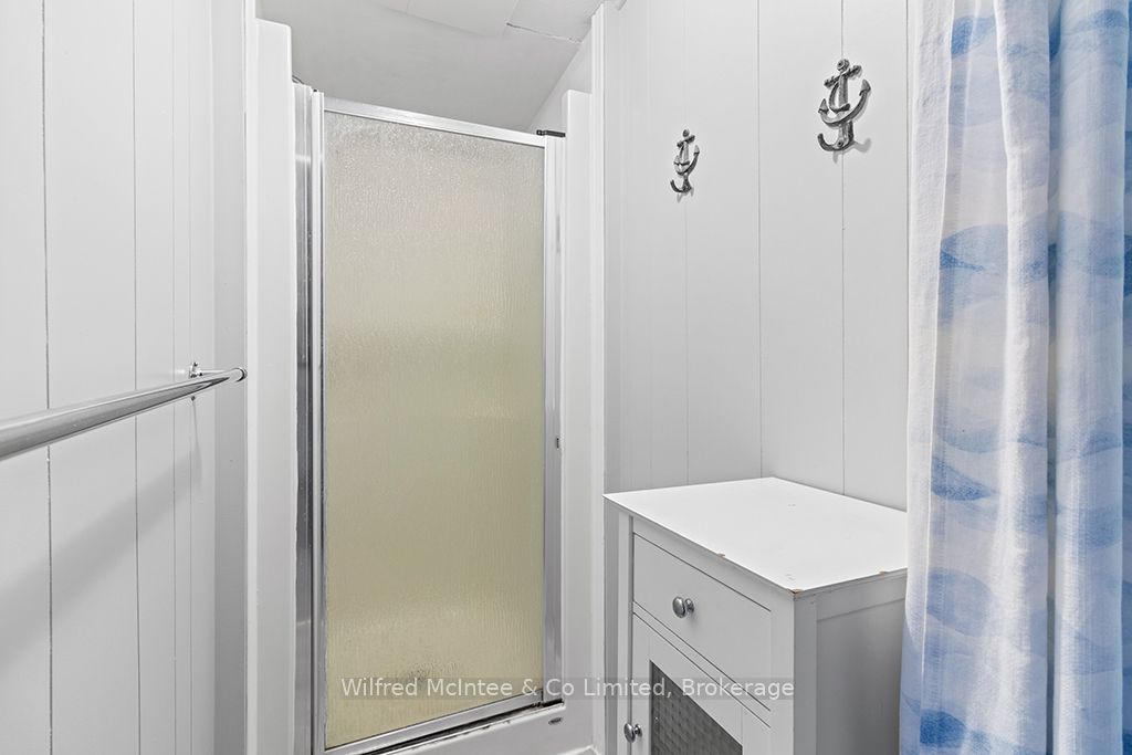 55 Thompson Avenue Property Photo 25