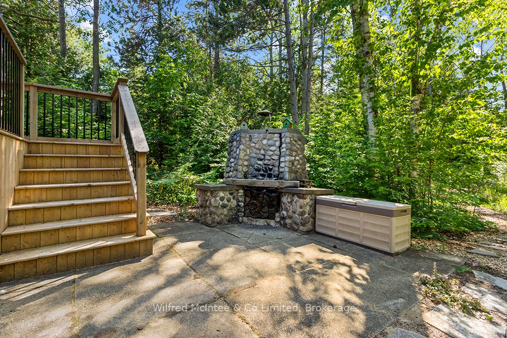 55 Thompson Avenue Property Photo 28