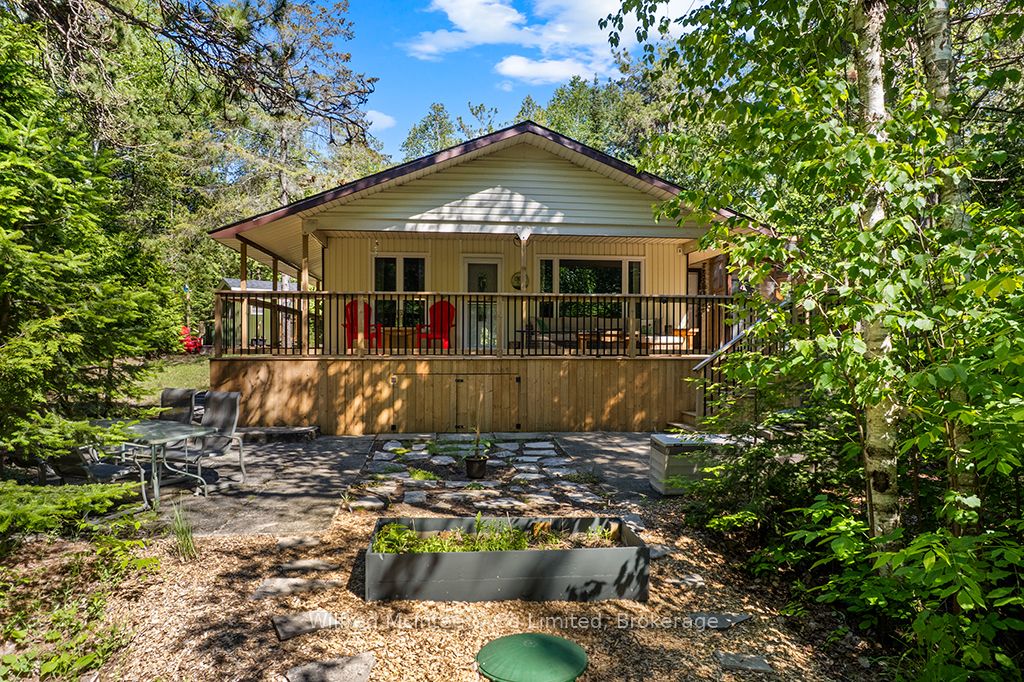 55 Thompson Avenue Property Photo 29