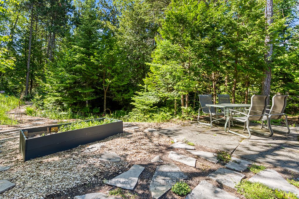 55 Thompson Avenue Property Photo 30