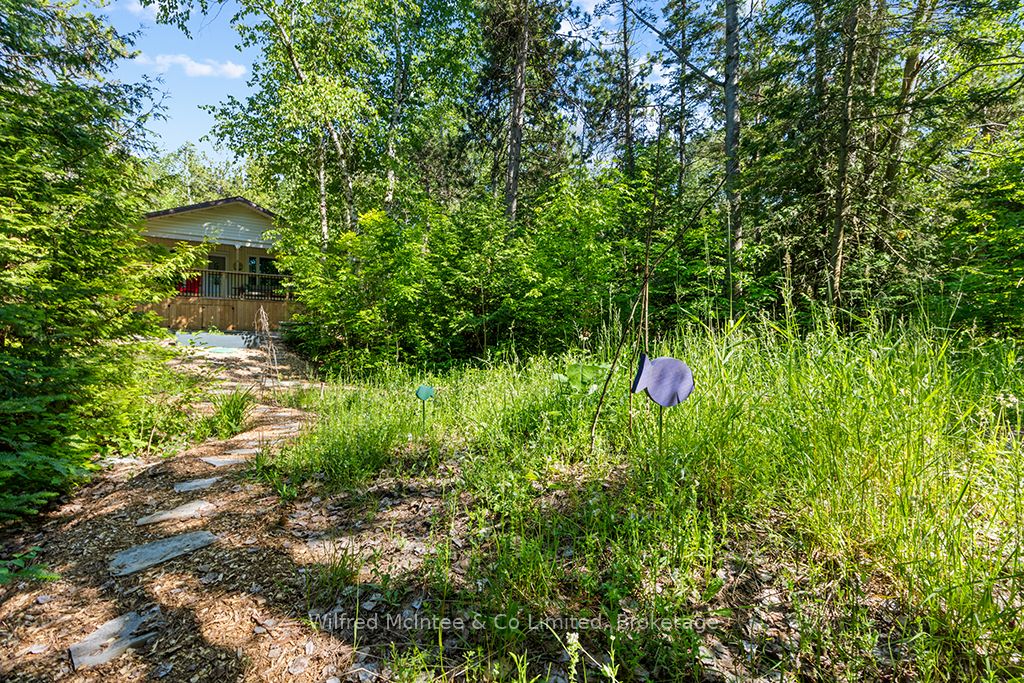 55 Thompson Avenue Property Photo 32