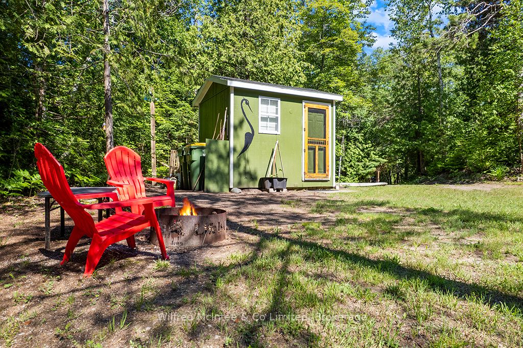 55 Thompson Avenue Property Photo 33