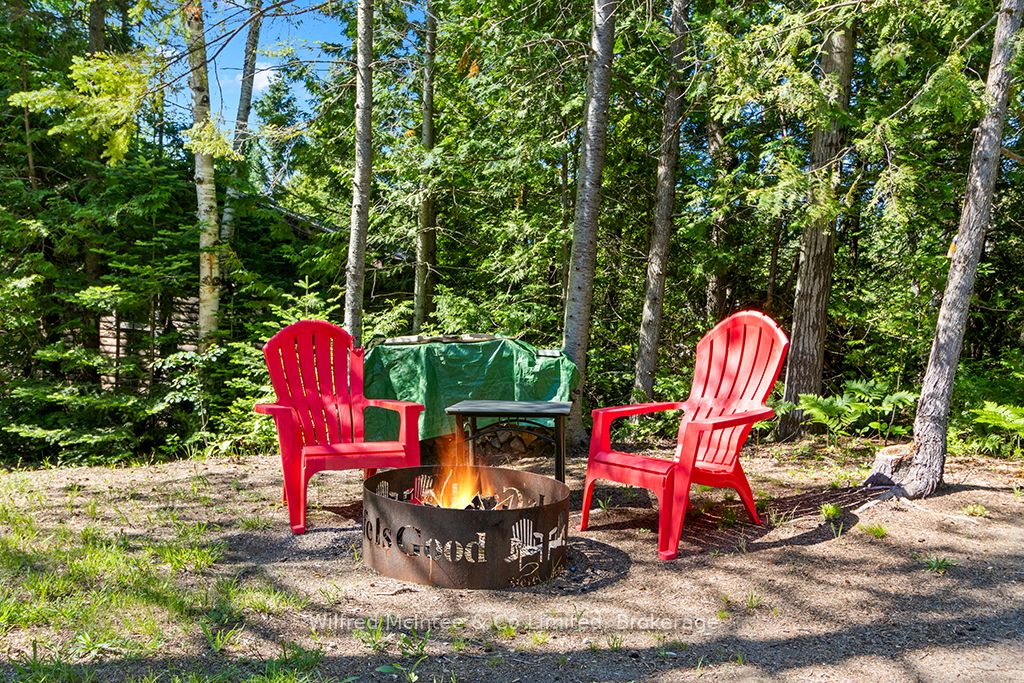 55 Thompson Avenue Property Photo 34
