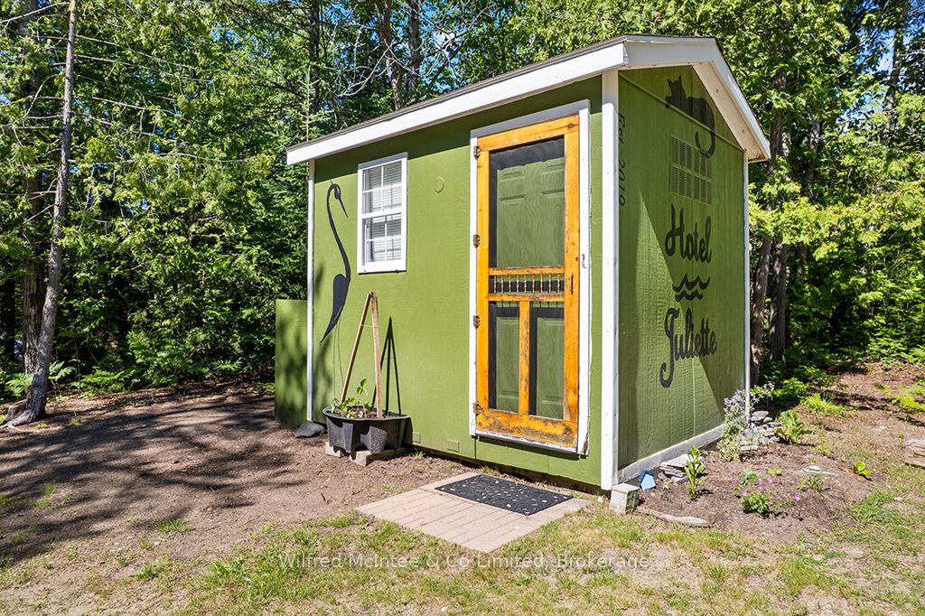 55 Thompson Avenue Property Photo 35