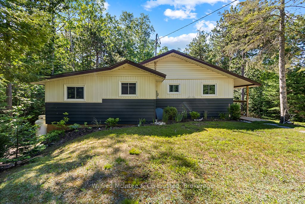 55 Thompson Avenue Property Photo 41