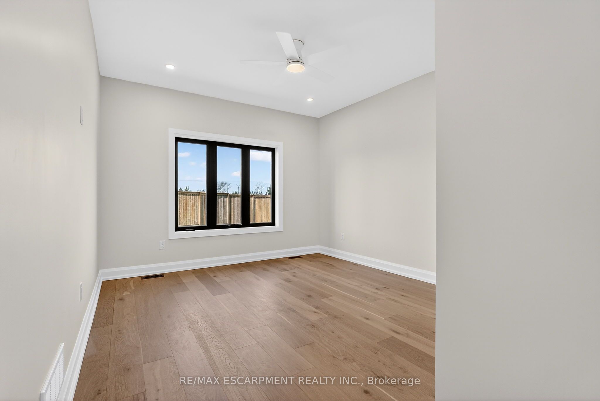 6192 Curlin Crescent Property Photo 26