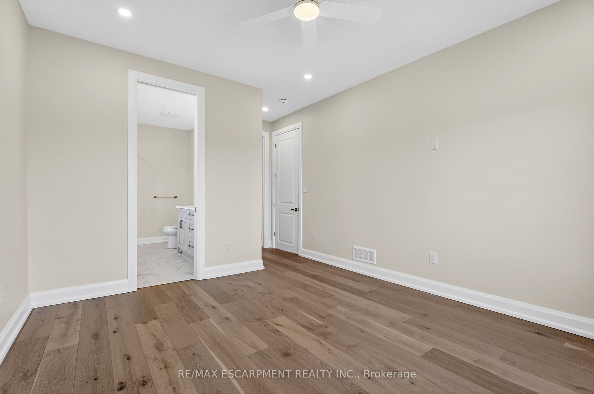 6192 Curlin Crescent Property Photo 29