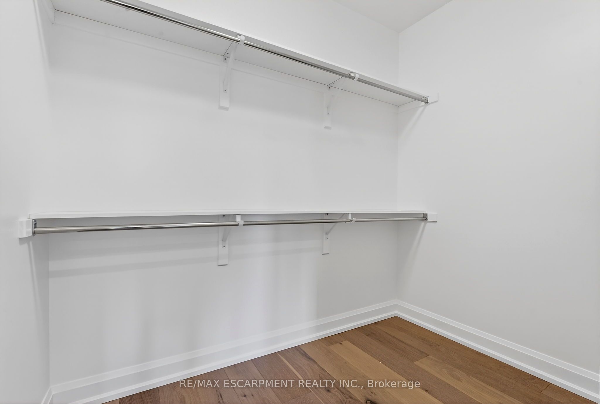 6192 Curlin Crescent Property Photo 33