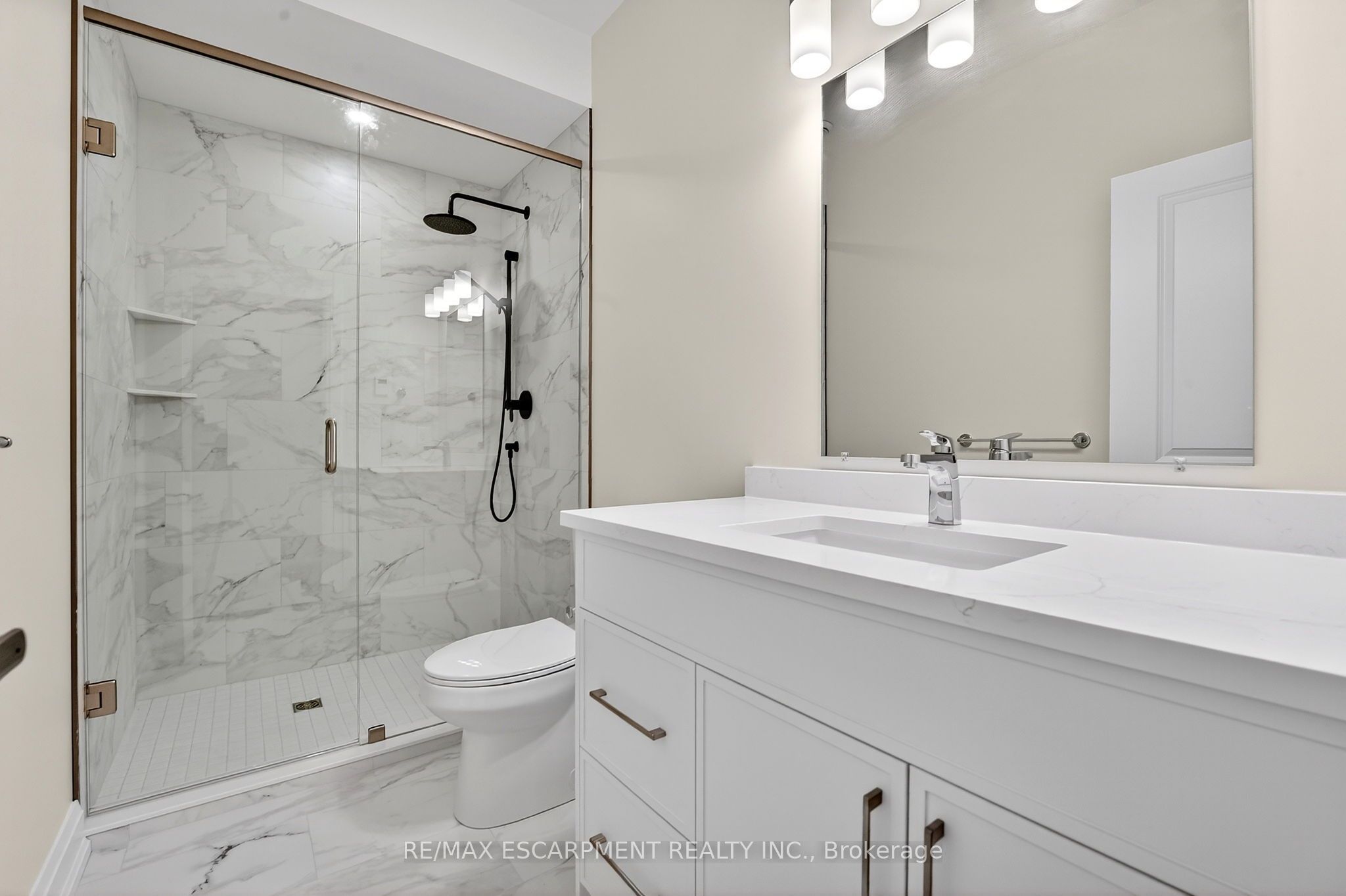 6192 Curlin Crescent Property Photo 45