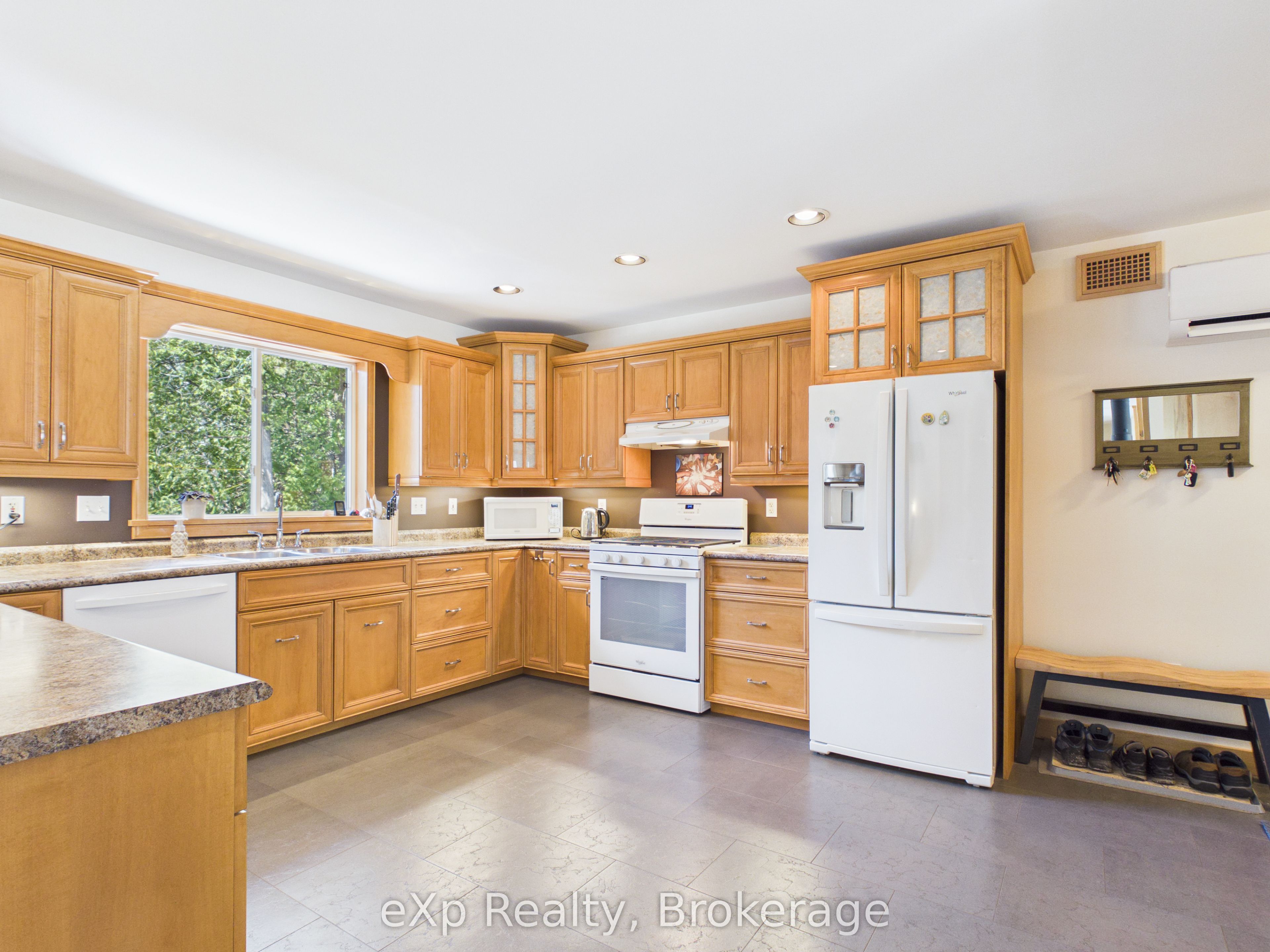 303709 South Line Property Photo 14