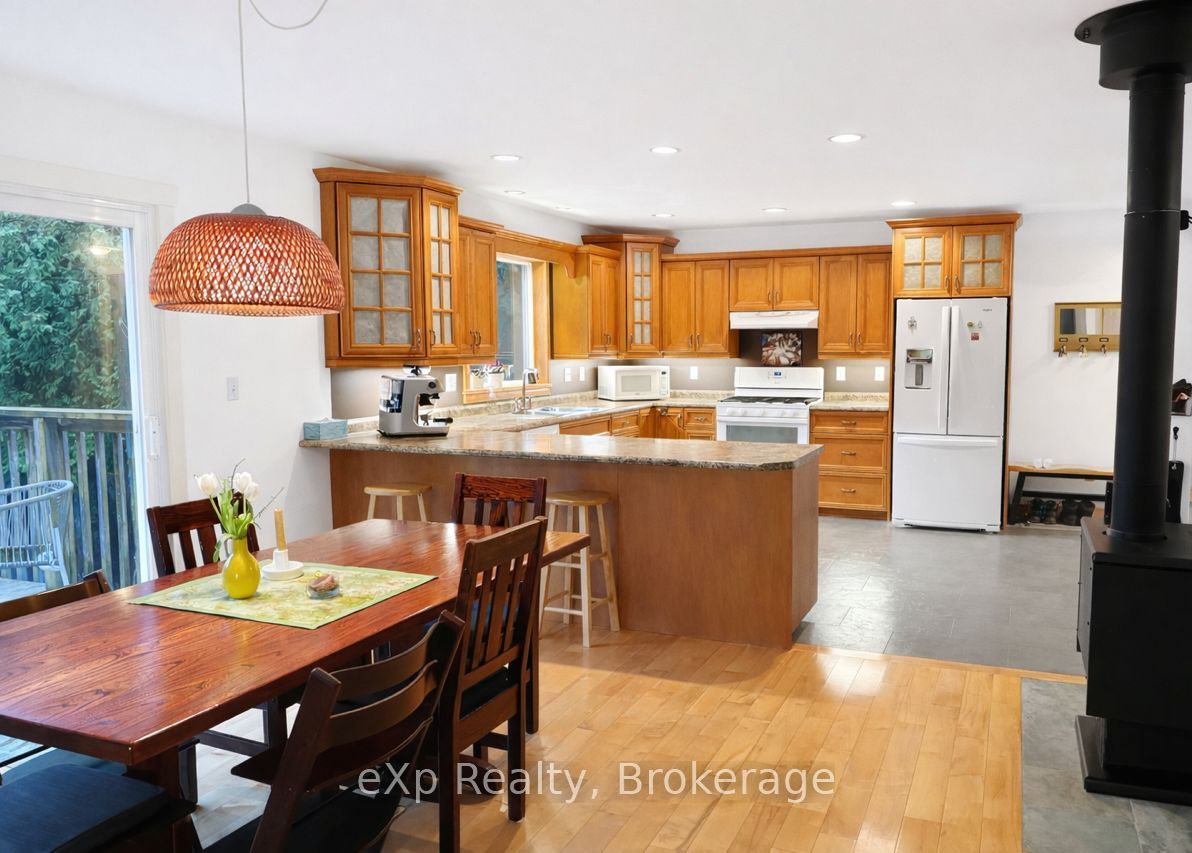 303709 South Line Property Photo 17