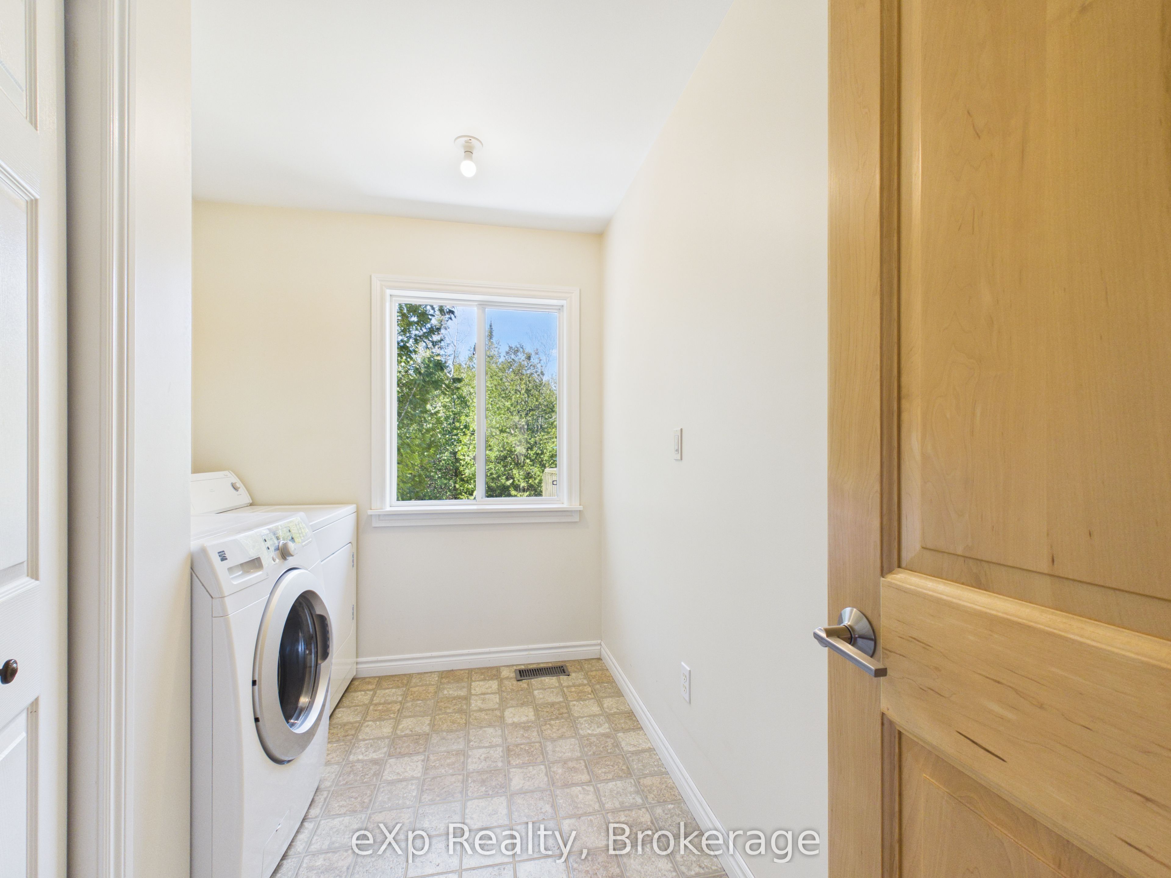 303709 South Line Property Photo 24