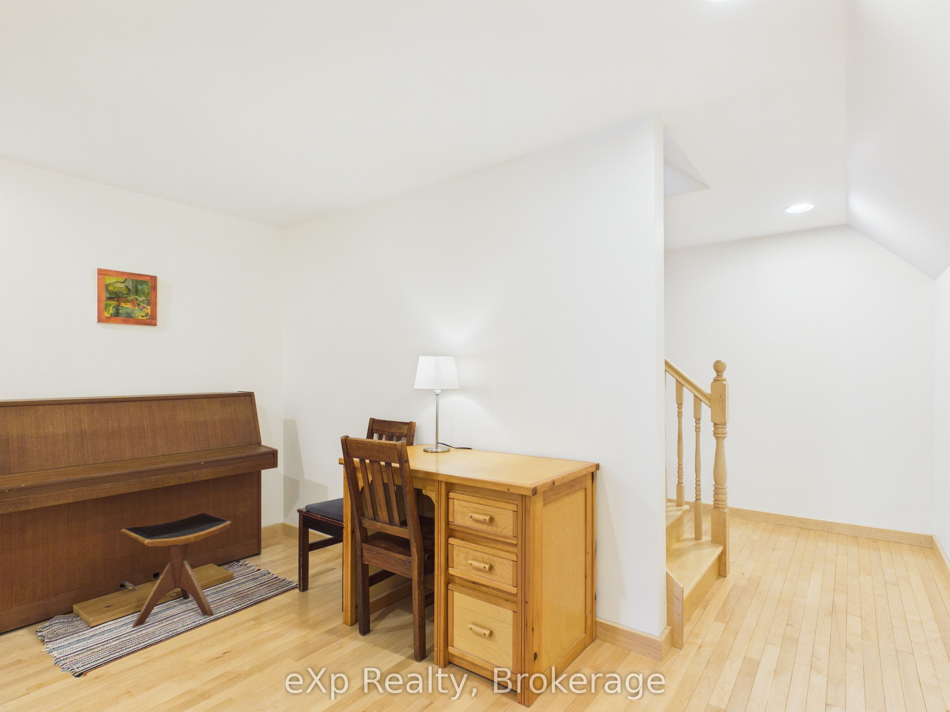 303709 South Line Property Photo 32