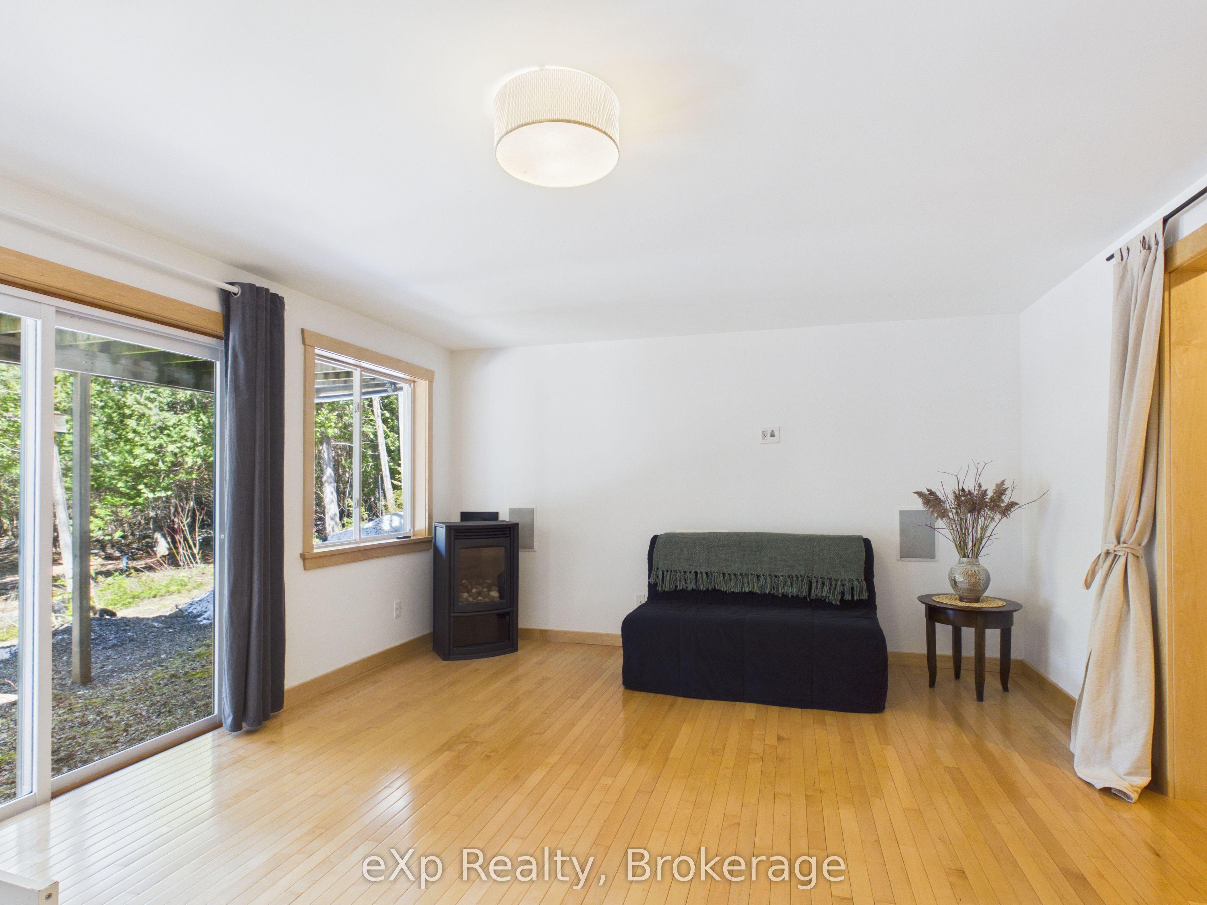 303709 South Line Property Photo 34