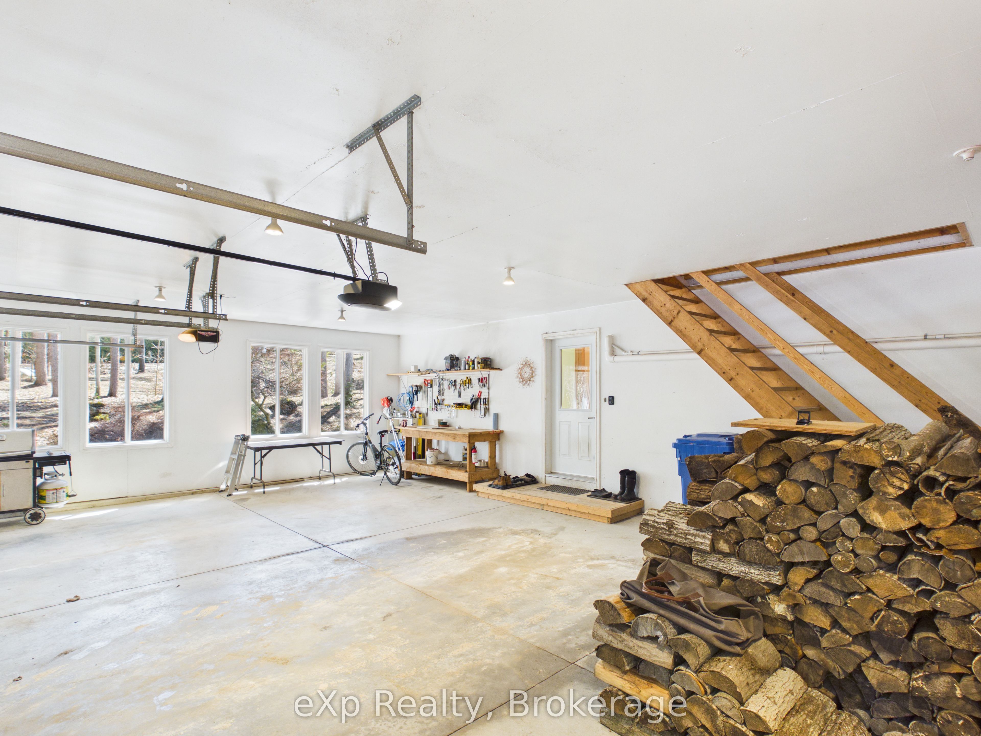 303709 South Line Property Photo 42