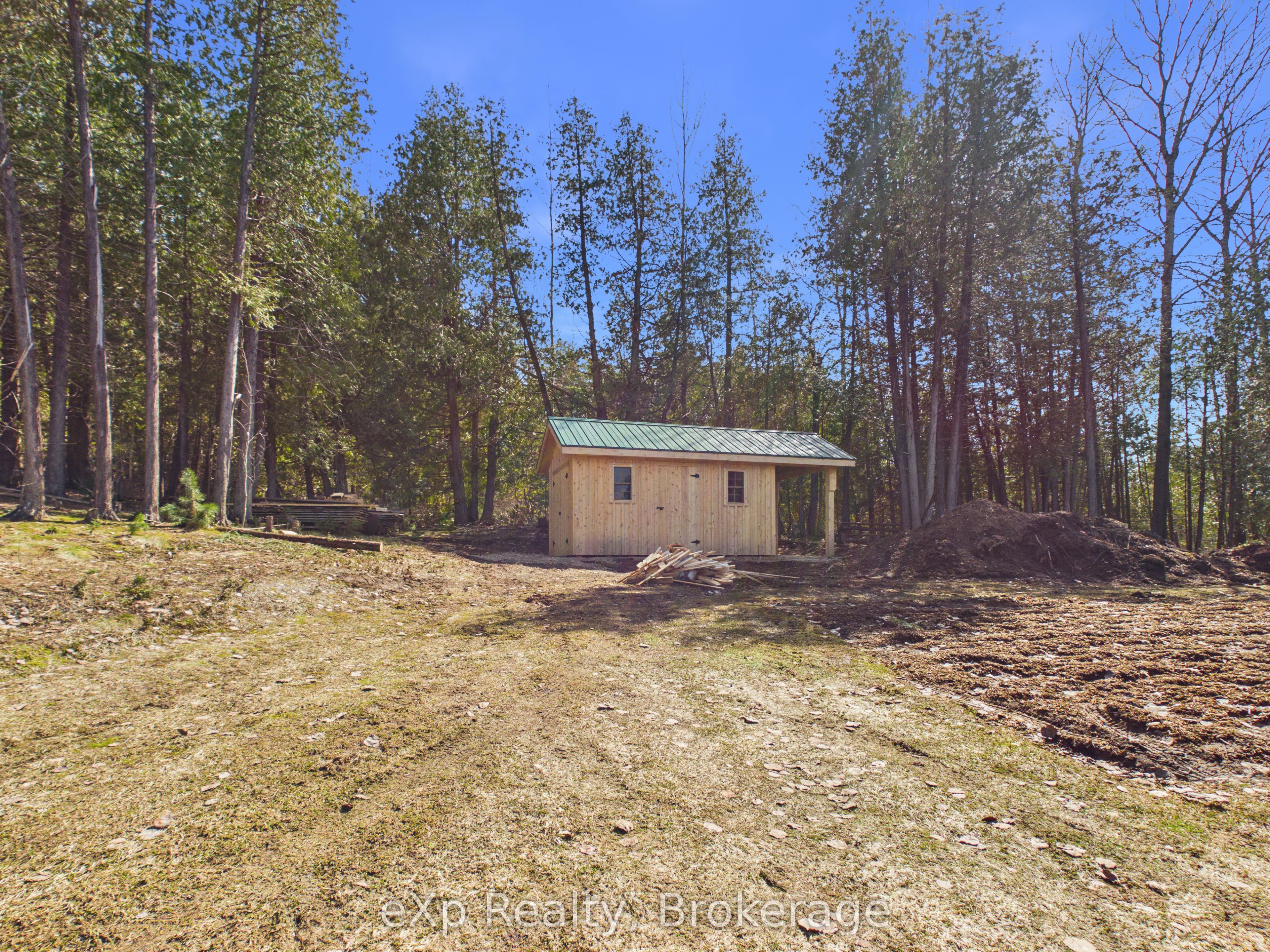 303709 South Line Property Photo 44
