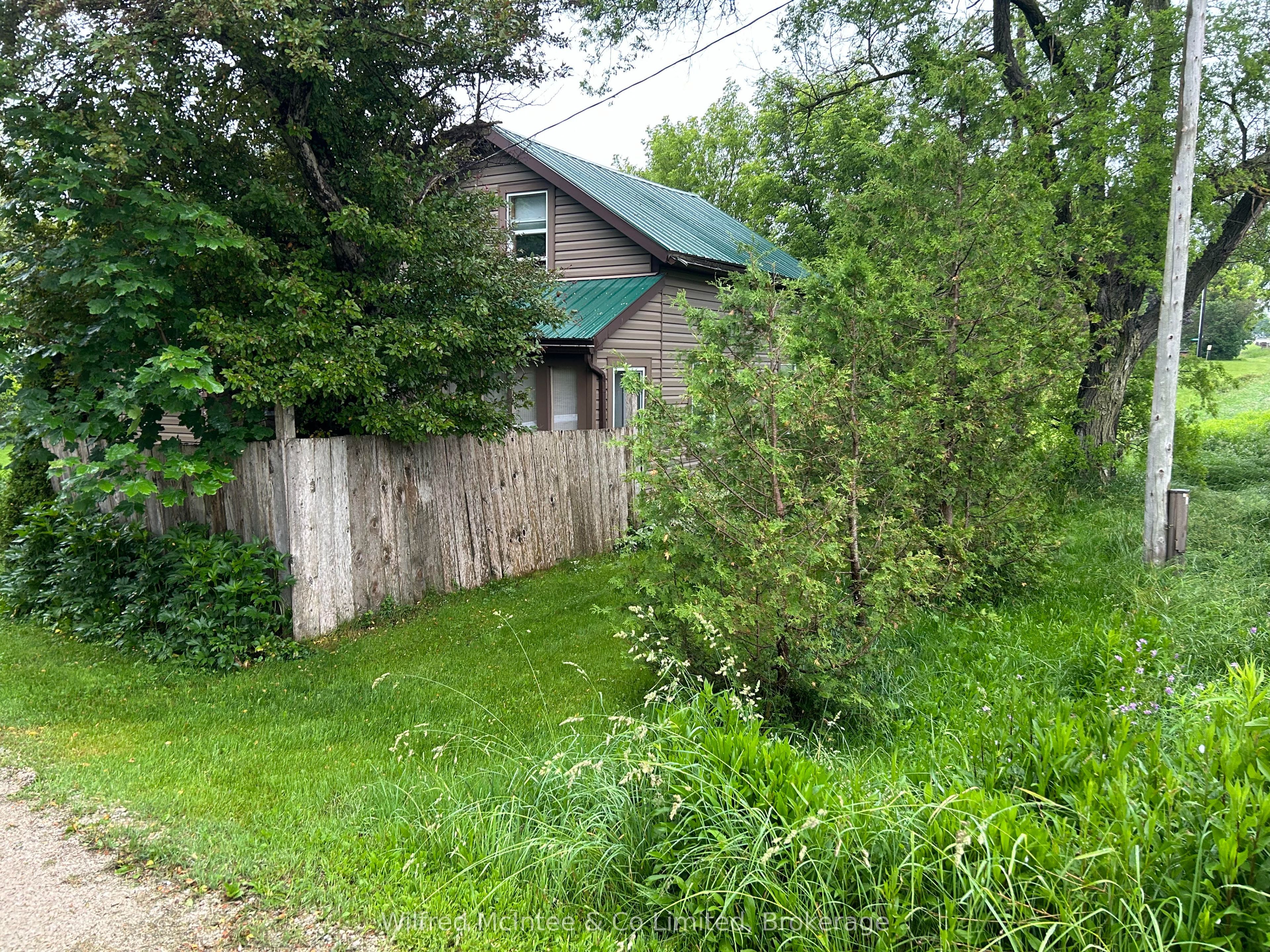401866 Grey 4 Road Property Photo 2