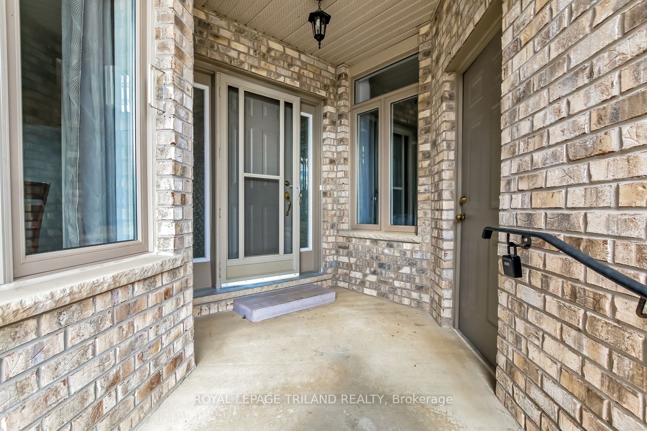 44 Edgevalley Road 47 Property Photo 4