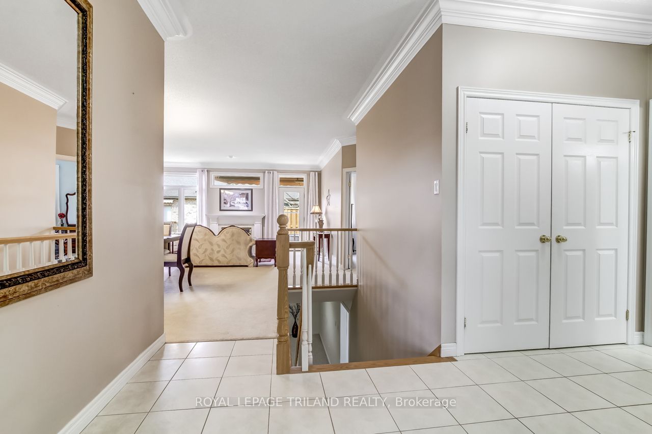 44 Edgevalley Road 47 Property Photo 6