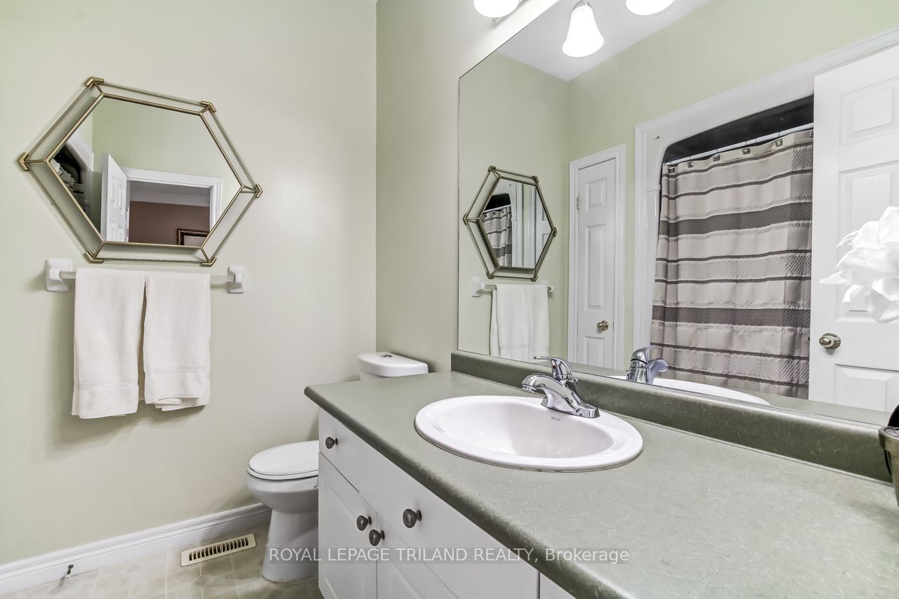 44 Edgevalley Road 47 Property Photo 8