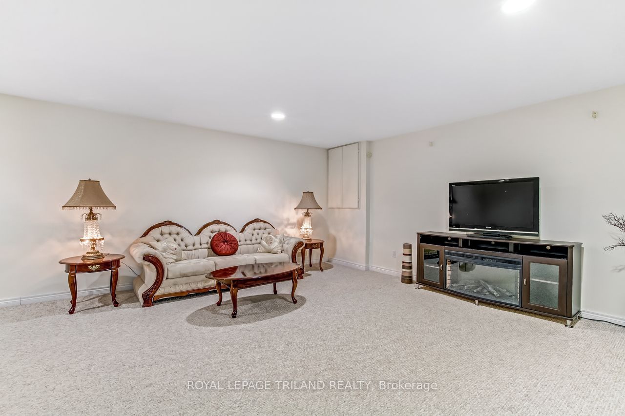 44 Edgevalley Road 47 Property Photo 20