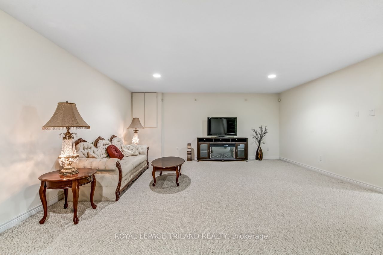 44 Edgevalley Road 47 Property Photo 21