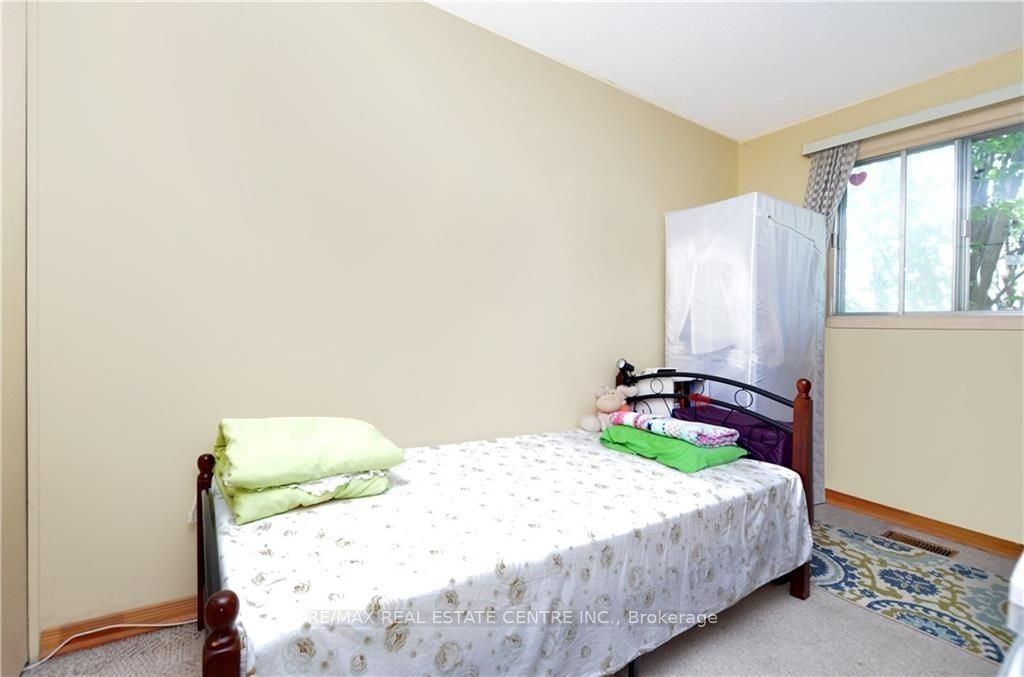 960 Meadowlands Drive Property Photo 8
