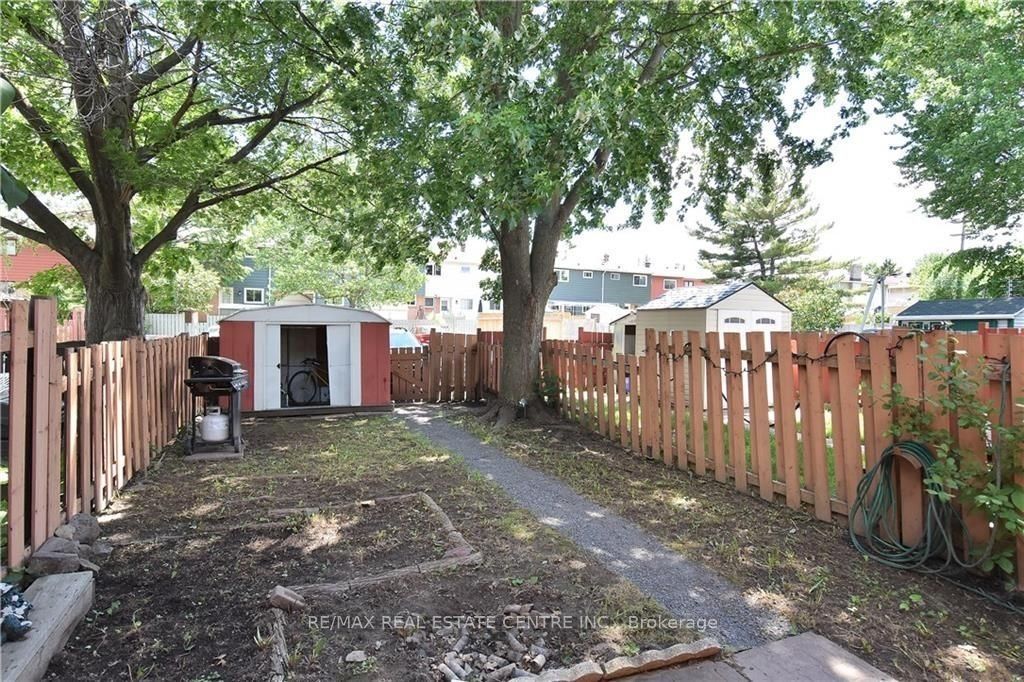 960 Meadowlands Drive Property Photo 12