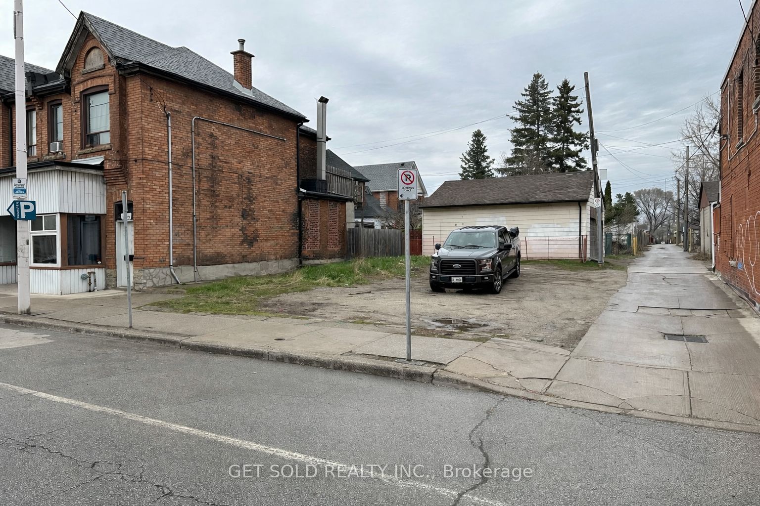 325 Barton Street E Property Photo 1