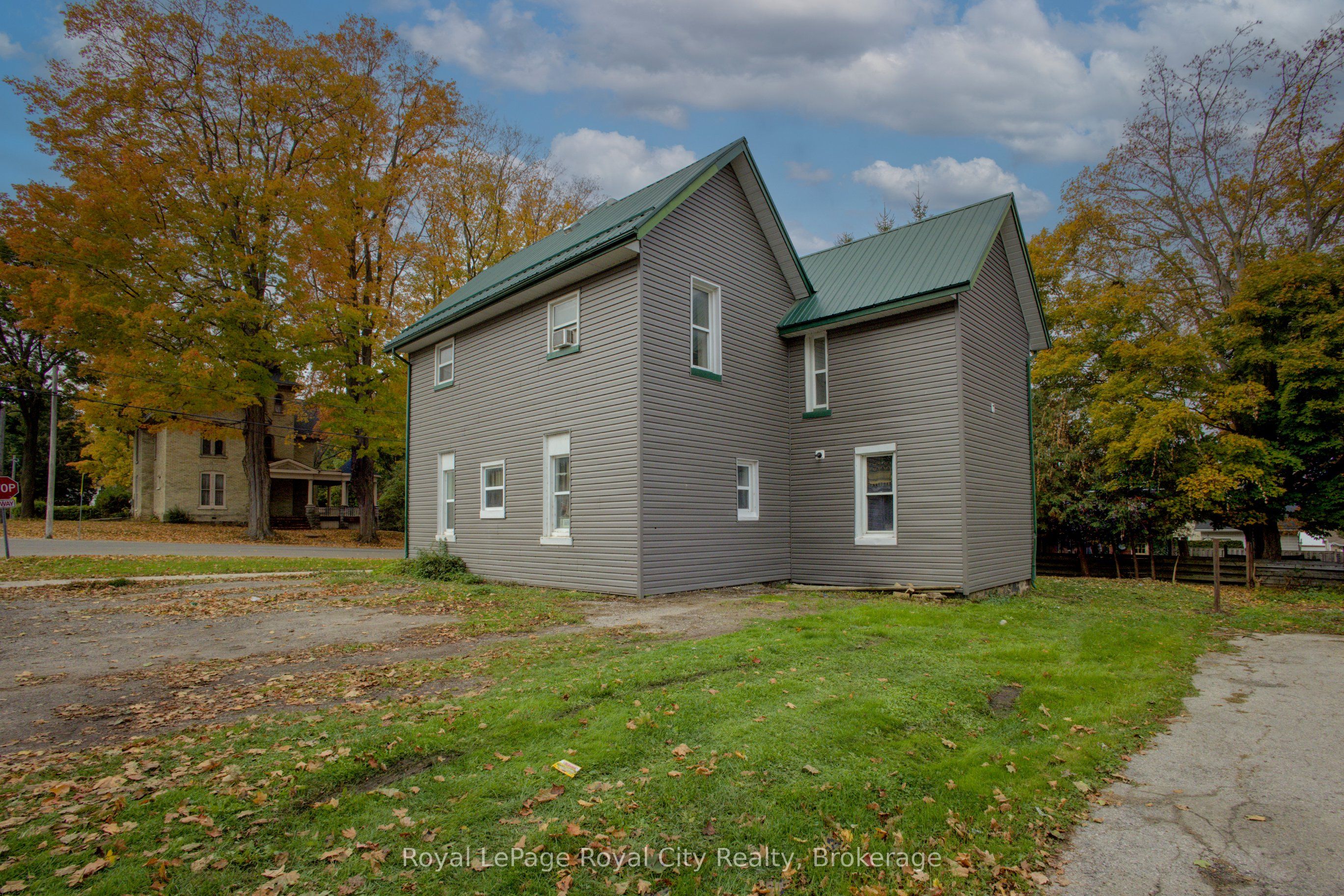 103 Patrick Street E Property Photo 2