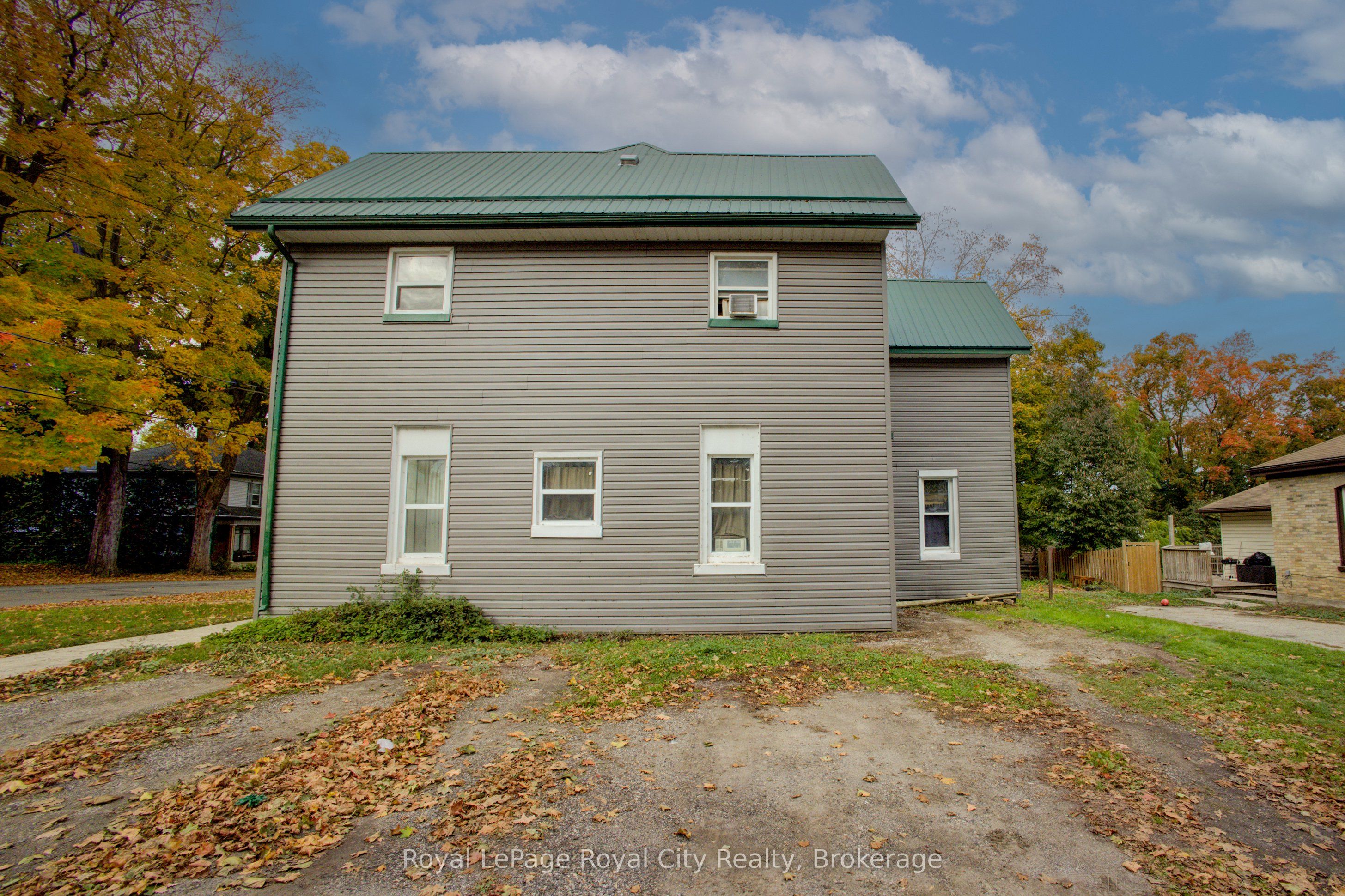 103 Patrick Street E Property Photo 3
