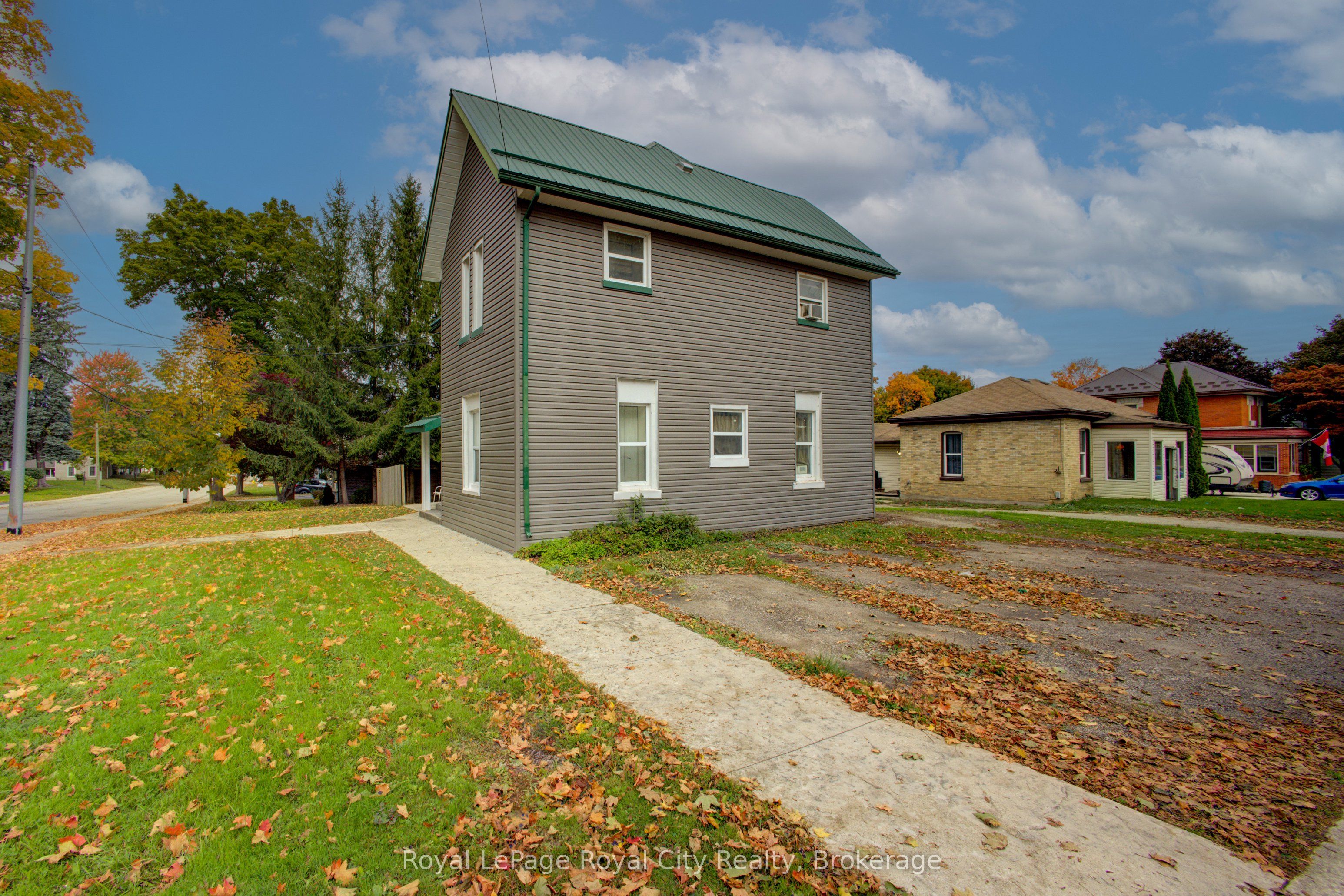 103 Patrick Street E Property Photo 7