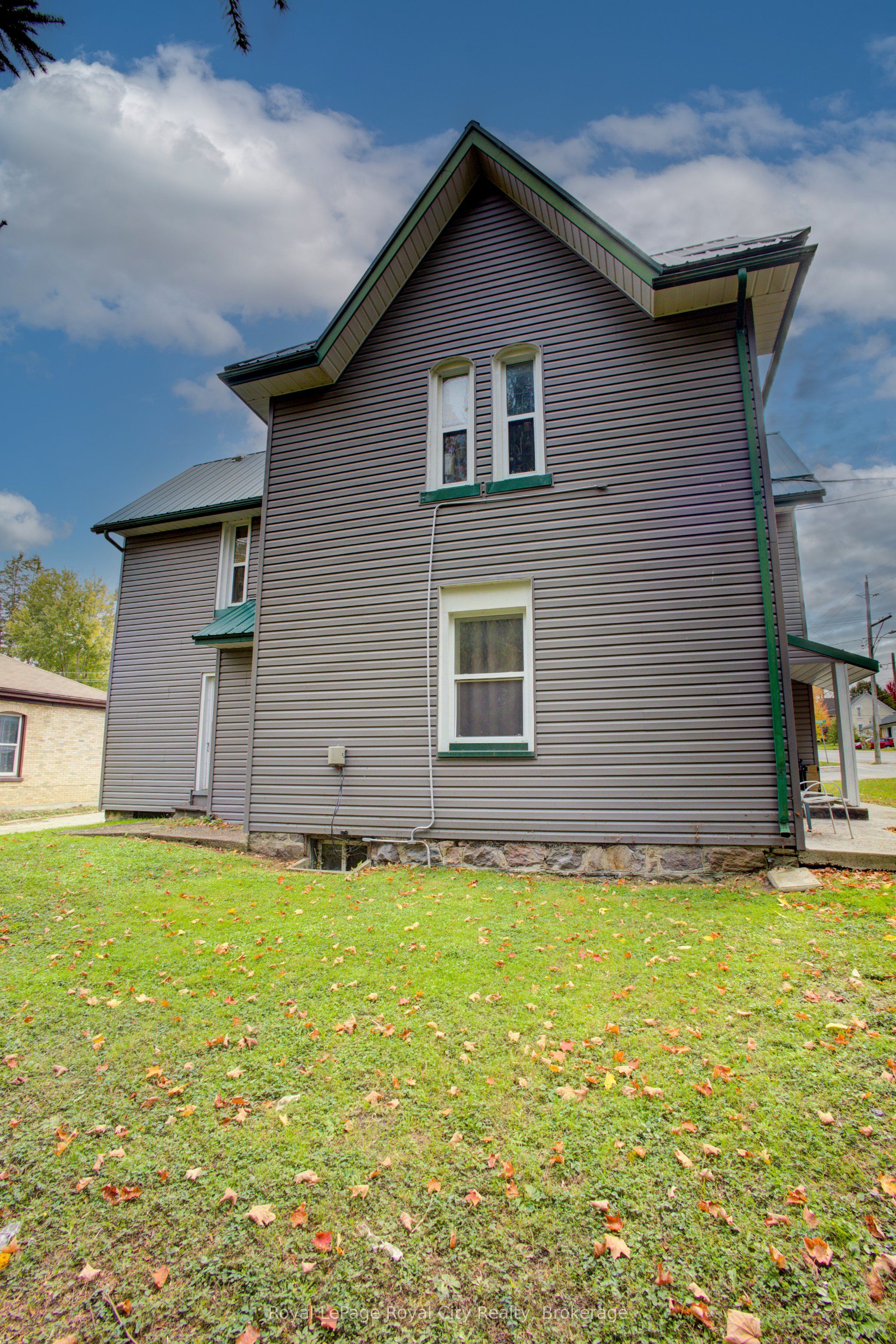 103 Patrick Street E Property Photo 9