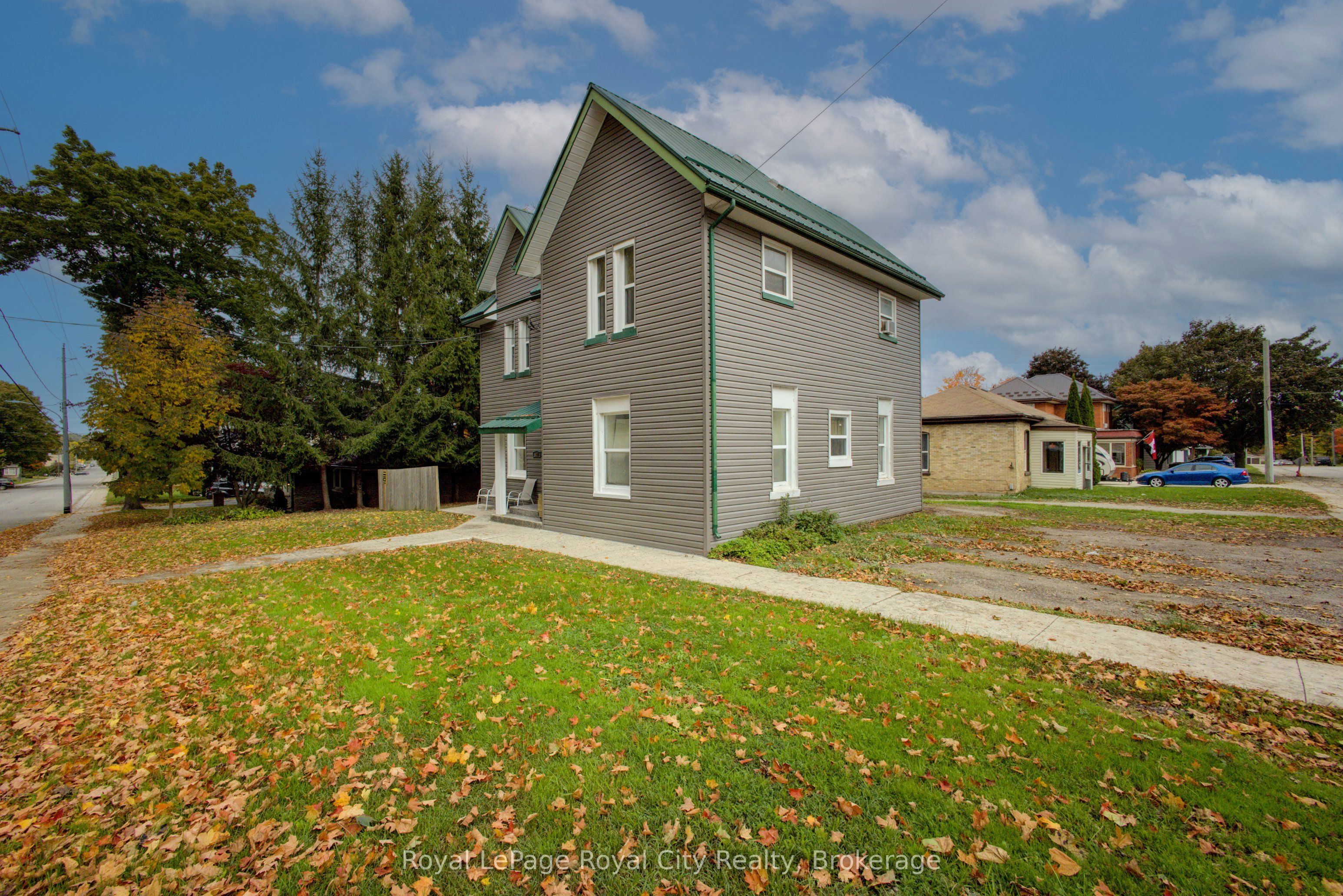103 Patrick Street E Property Photo 1
