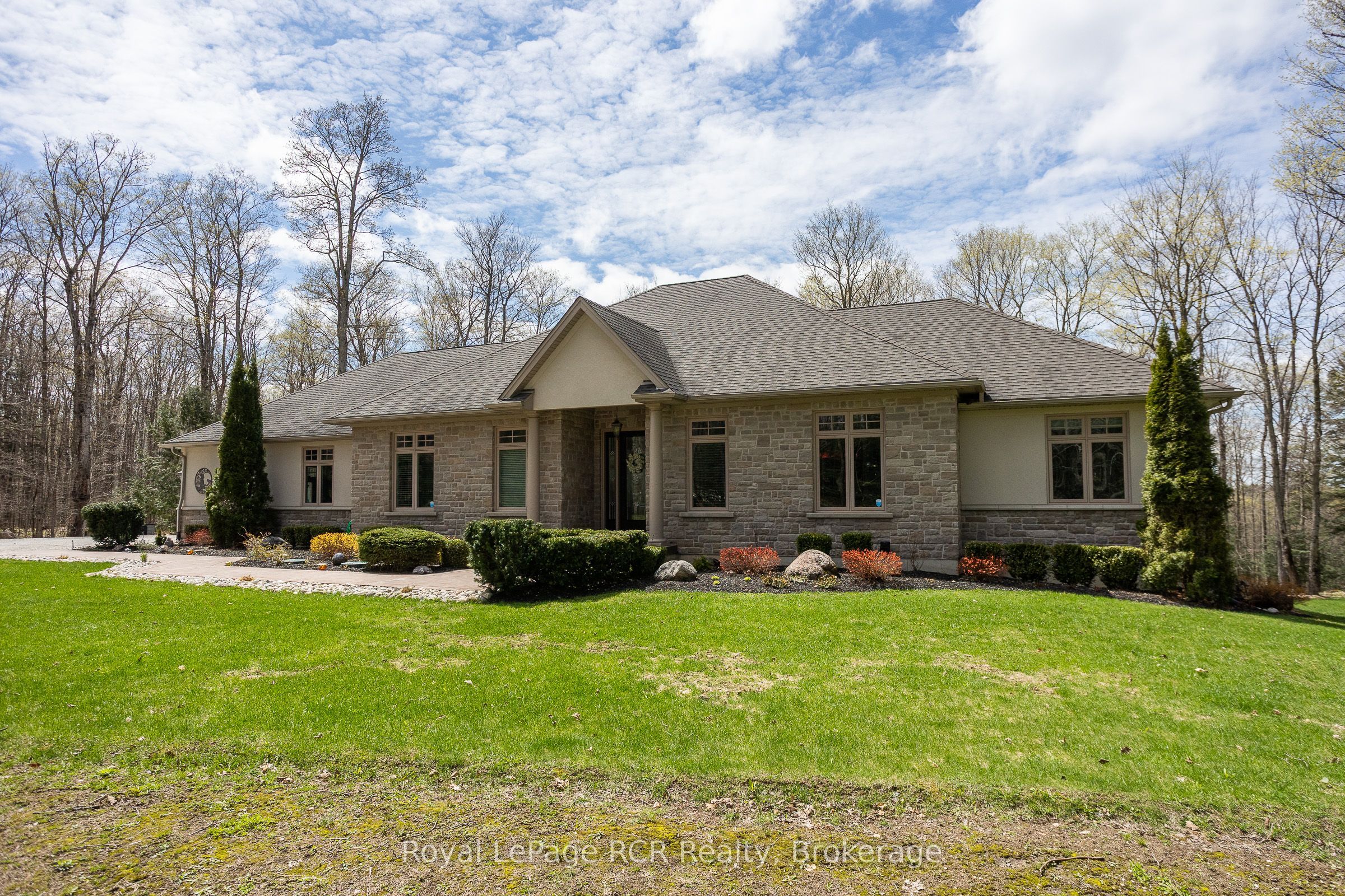 414498 Baseline Road Property Photo 1