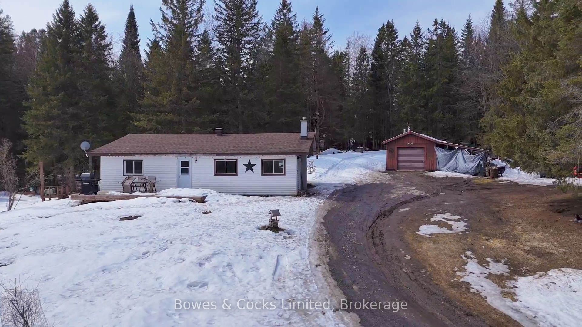 1046 Detlor Road Property Photo 1