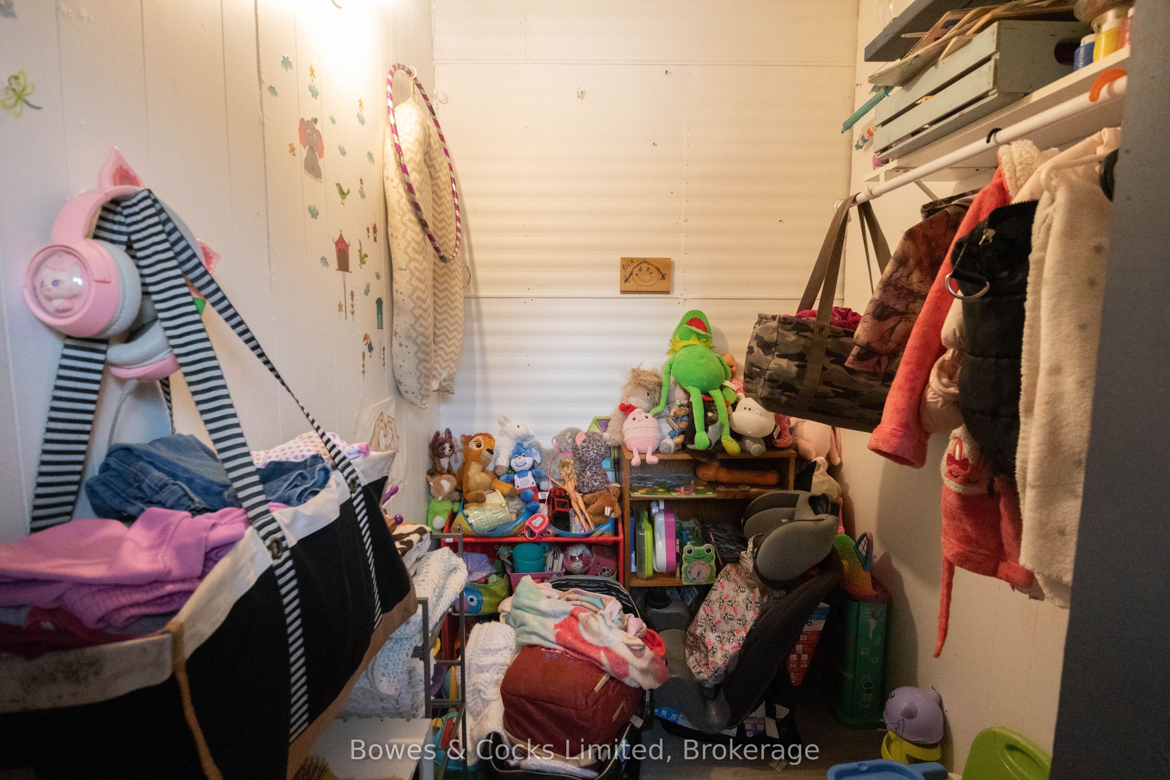 1046 Detlor Road Property Photo 15