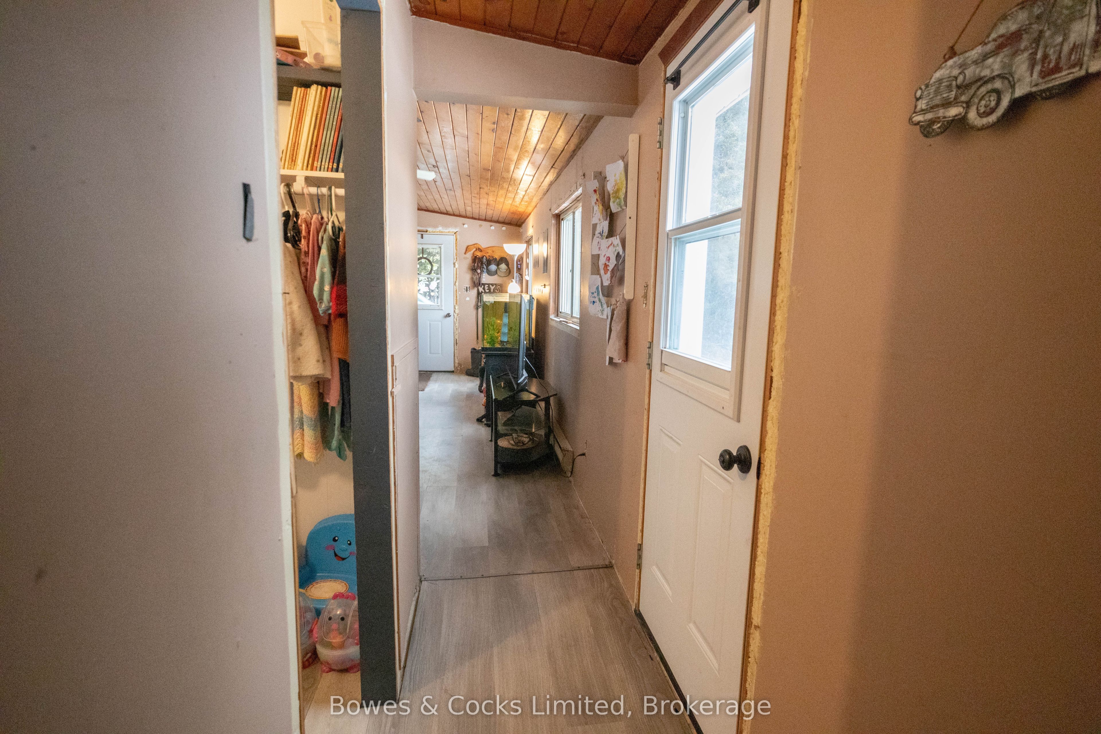 1046 Detlor Road Property Photo 18