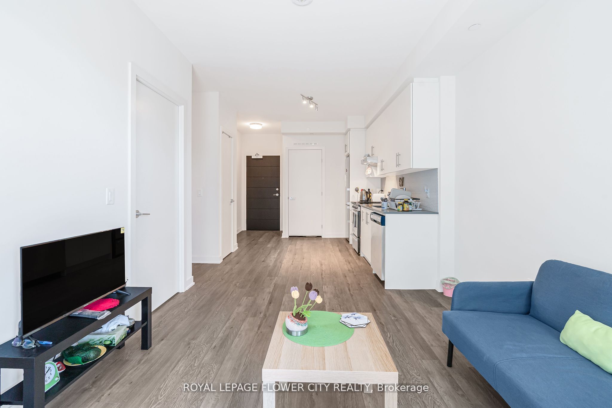 212 King William Street S 907 Property Photo 5